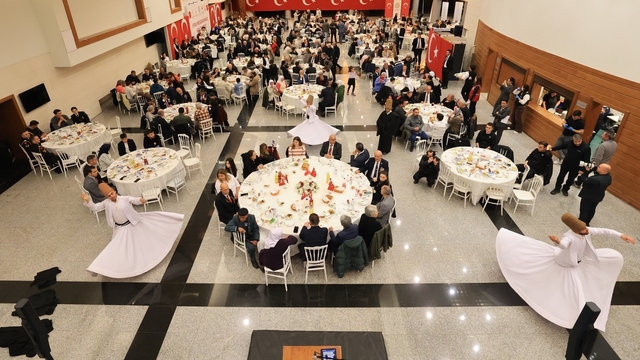 Muğla Valisi Akbıyık, Ramazan'ın ilk iftarında şehit yakınları ve gazilerle buluştu