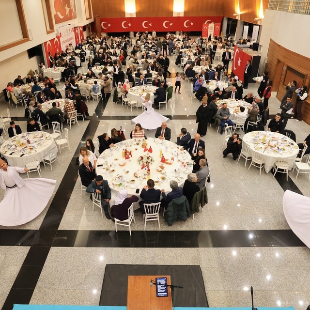 Muğla Valisi Akbıyık, Ramazan'ın ilk iftarında şehit yakınları ve gazilerle...