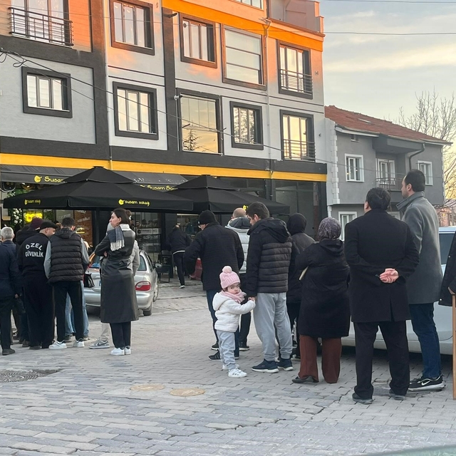 Ramazan pidesi kuyrukları uzuyor