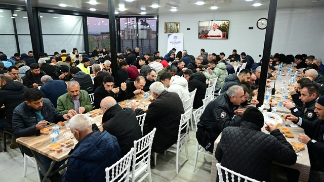 Battalgazi Belediyesi iftarı çadırlarda değil restoranda veriyor