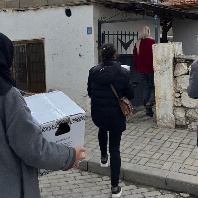 Karaman'da gönüllü gençlerden anlamlı dayanışma