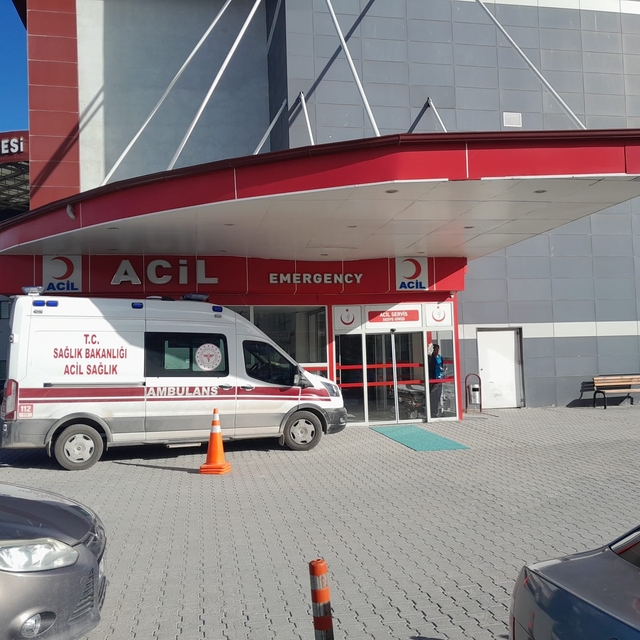 Karapınar'da otomobil kamyonete çarptı: 1 yaralı