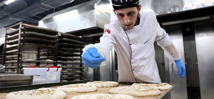Belediyenin ürettiği 300 gramlık ramazan pidesi 20 liradan satışta