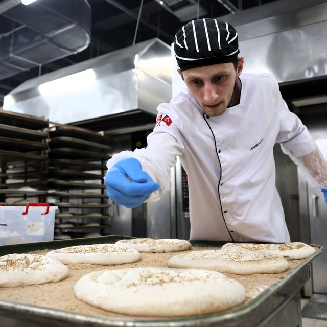 Belediyenin ürettiği 300 gramlık ramazan pidesi 20 liradan satışta