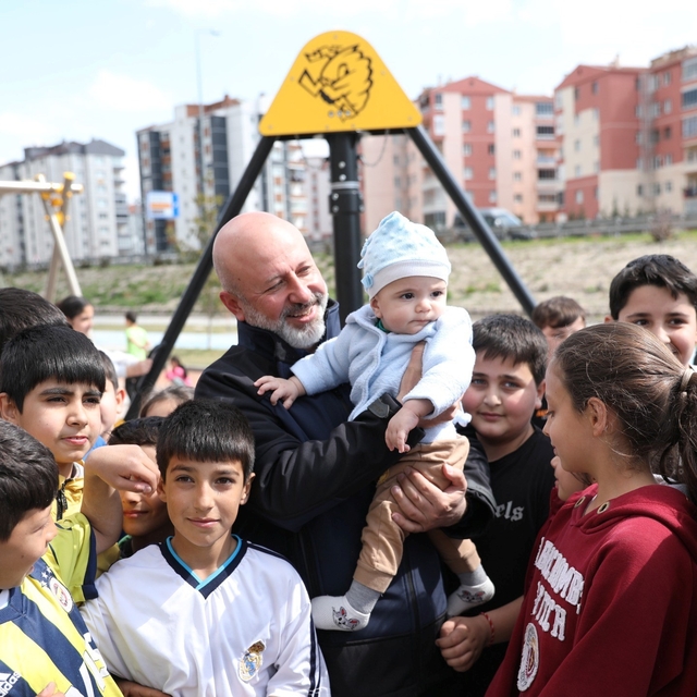 Başkan Çolakbayrakdar: "Daha yeşil bir çevre, huzurlu bir yaşam inşa ediyor...