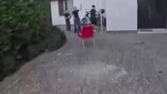 Siparişe gitti, kahraman oldu: Çatıda mahsur kalan çocuğu kurye kurtardı