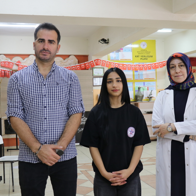 Isparta'da Heimlich manevrasıyla kurtarılan öğrenci Sultan Çetin yaşadıklar...