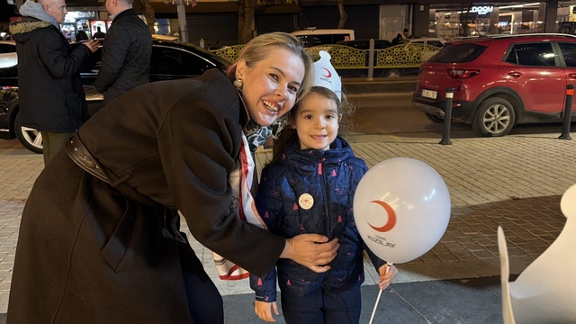 Türk Kızılay Edirne Şubesi, Ramazan Sokağı'nda ikramlarda bulundu