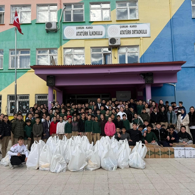 Kargı'da öğrenciler ihtiyaç sahipleri için ramazan kolileri hazırladı