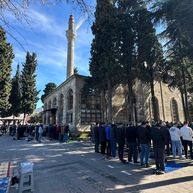 Ramazan'ın ilk cumasında camiler doldu taştı