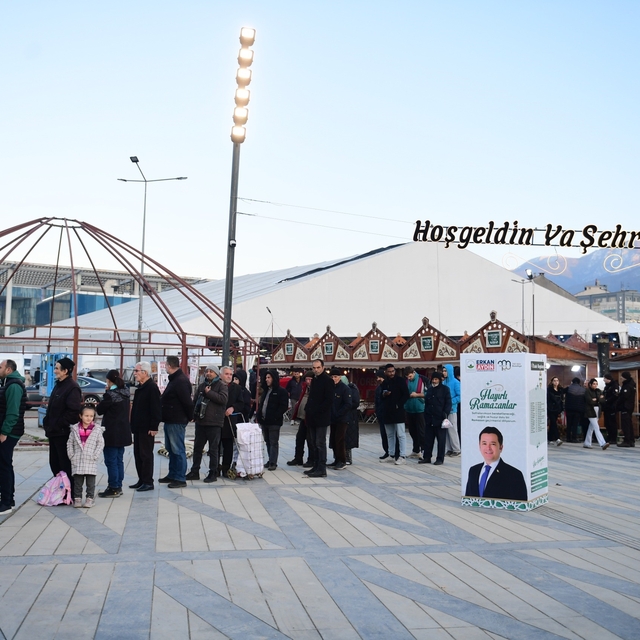 Osmangazi Belediyesi'nden kardeşlik sofrası
Ramazan'ın ilk iftarında Osmang...