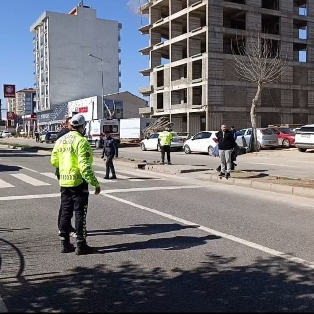 Otomobilin çarptığı çocuk yaralandı