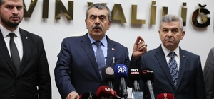 Bakan Tekin: "Özgür Özel kadar midesi geniş değilim"
"(Laiklik bildirisi) B...