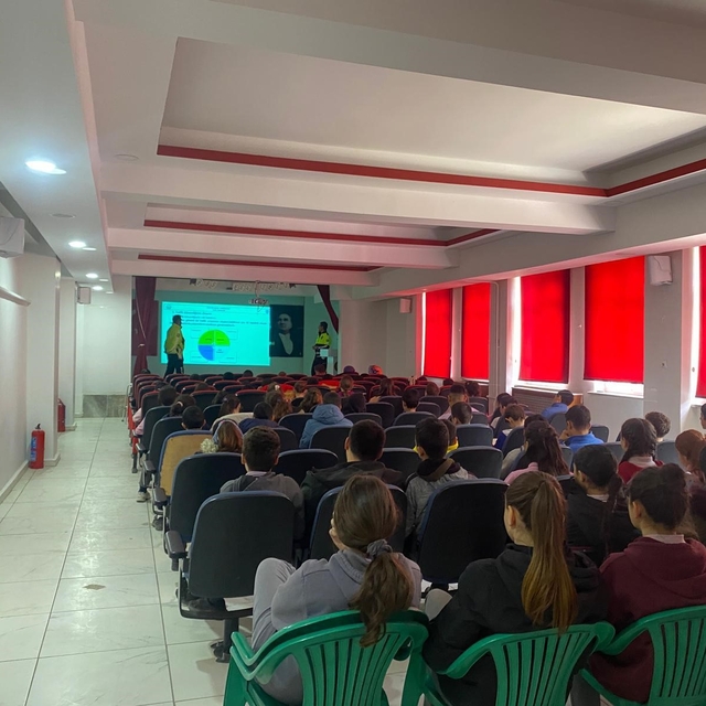 Seyitgazi'de öğrencilere trafik eğitimi verildi