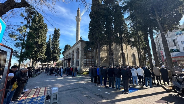Ramazan'ın ilk cumasında camiler doldu taştı