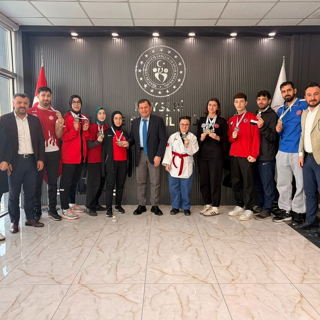 Kayserili İşitme Engelliler Taekwondo Sporcularından tarihi başarı