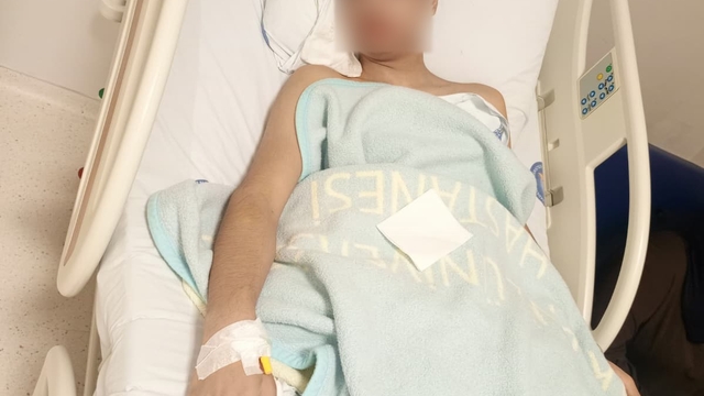 Okulda akran zorbalığı iddiası: 15 yaşındaki öğrencinin çenesi kırıldı
Darp eden öğrenci okuldan 5 gün uzaklaştırıldı, aile duruma tepki gösterdi
Suç duyurusunda bulunan aile olayı yargıya taşıdı
Öğrenci uzun süre okula gidemeyecek