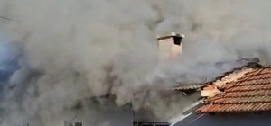 Tek katlı ev, yangında kullanılamaz hale geldi