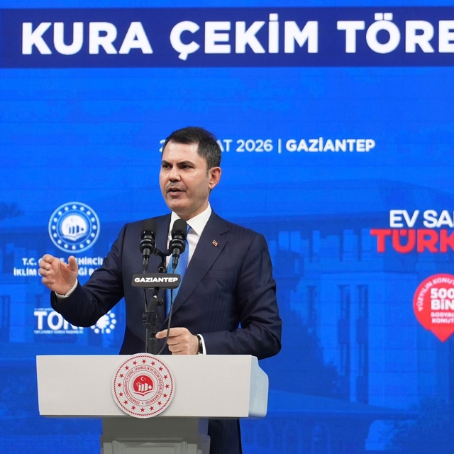 Bakan Kurum: "Muhalefet, 'deprem bölgesine çöp kutusu gönderdim' diye övünü...