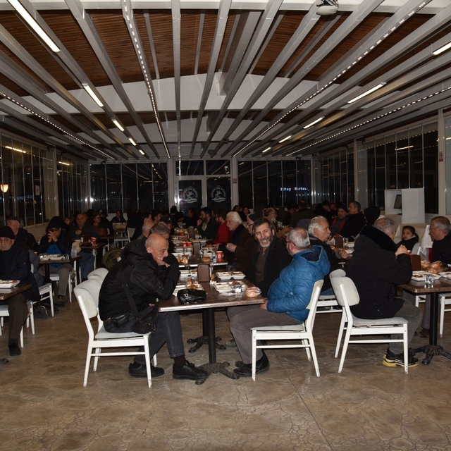 Atakum Belediyesi Şehit Ömer Halisdemir Parkı'nda ücretsiz iftar hizmeti