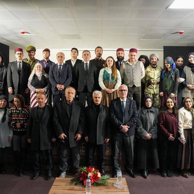 Trabzon'un bazı ilçelerinde "Trabzon'un Kayıp Yılları: Muhacirlik" oyunu sa...