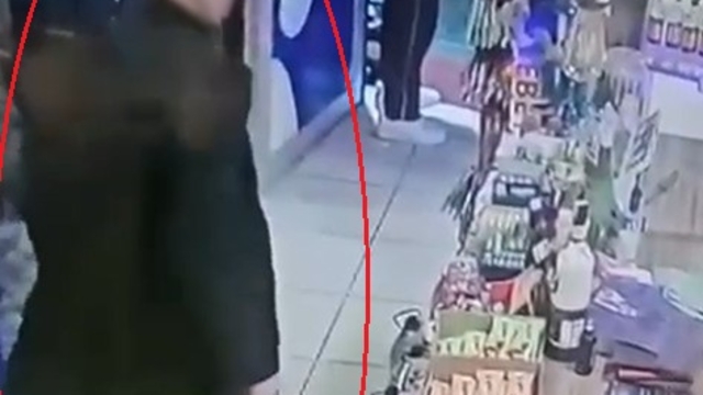 Firari hükümlü, kapı zilini kurye gibi çalan polis ekiplerince yakalandı