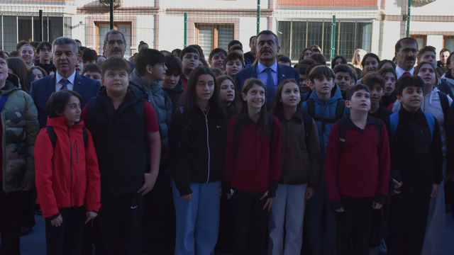 Milli Eğitim Bakanı Yusuf Tekin, Artvin'de öğrencilerle buluştu