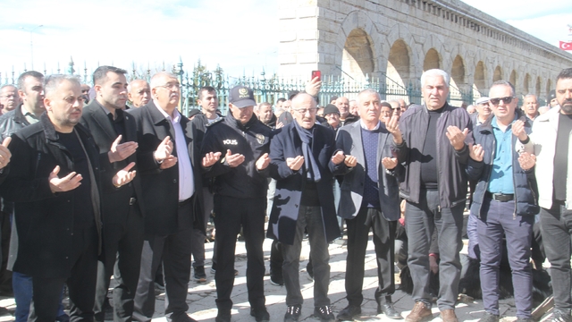 Beyşehir Gölü kıyısında rahmet ve berekete şükür için eller duaya açıldı