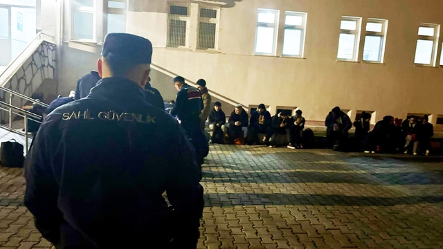 Milas'ta biri çocuk 33 düzensiz göçmen yakalandı