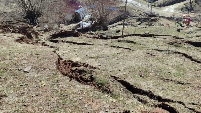 Tunceli'de heyelan tedbirleri: 19 konuttan 7'si boşaltıldı