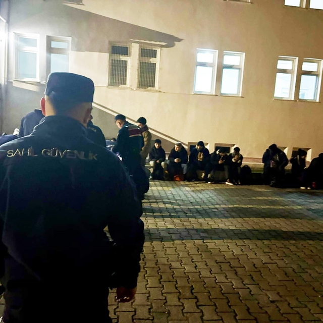 Milas'ta biri çocuk 33 düzensiz göçmen yakalandı