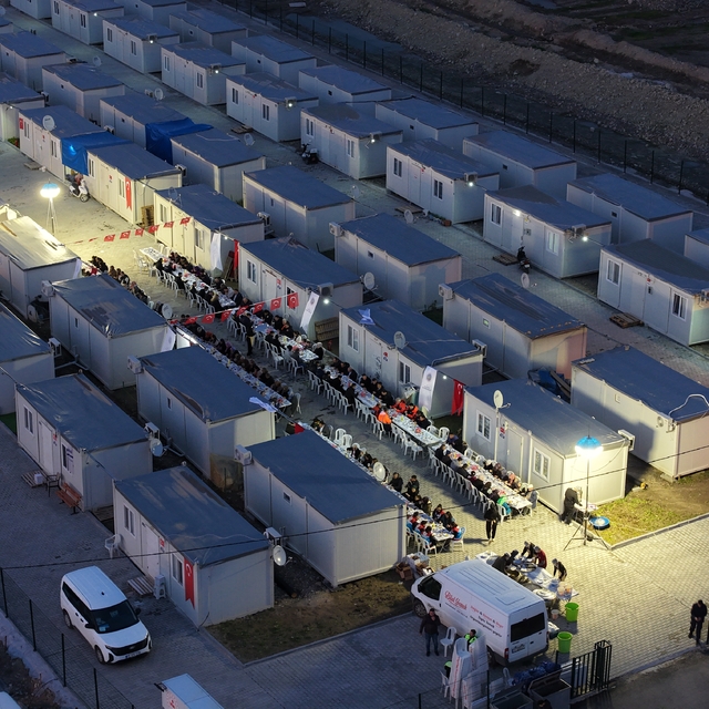 Balıkesir'de depremzedeler için iftar programı düzenlendi