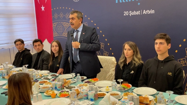 Bakan Tekin: 168 kişinin imzaladığı metinle ilgili suç duyurusunda bulunacağız (2)