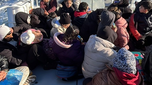 Milas'ta mahsur kalan 44 kaçak göçmen kurtarıldı