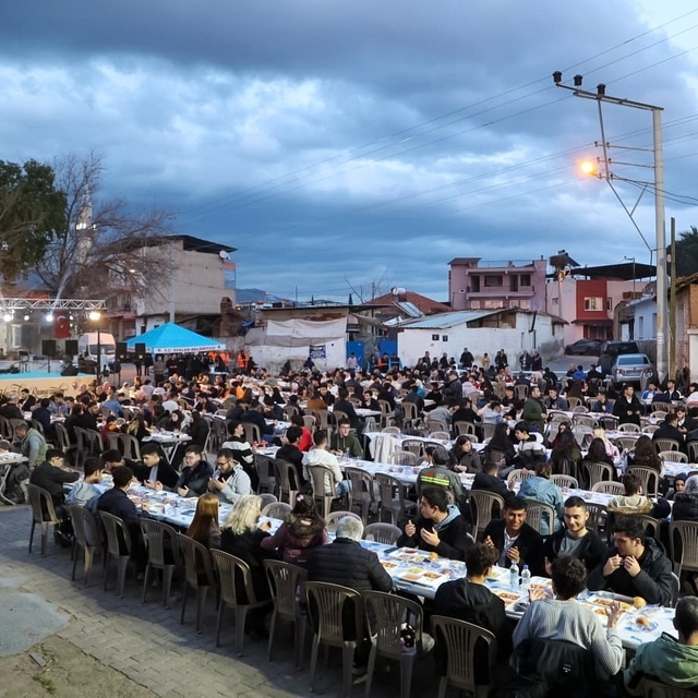 Efeler'de vatandaşlar aynı sofrada buluştu