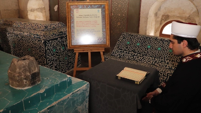 Keykavus'un türbesinde ramazan boyunca Kur'an okunacak
Selçuklu Sultanı 1. İzzeddin Keykavus'un Şifaiye Medresesi'nde bulunan türbesinde ramazan ayı boyunca Kur'an okunacak.