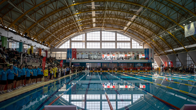 Paletli Yüzme Kulüplerarası Gençler Türkiye Şampiyonası Sakarya'da başladı