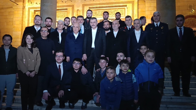 Bakan Çiftçi, teravih namazını Kahramanmaraş'ta kıldı