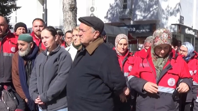 Uşak Belediyesi personeli, hasta iki kardeş için harekete geçti