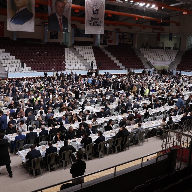 Hataylılar, Hatay Büyükşehir Belediyesi'nin iftar sofrasında buluştu