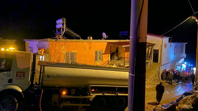 Niğde'de sobanın devrilmesi sonucu çıkan yangında 1 kişi yaralandı