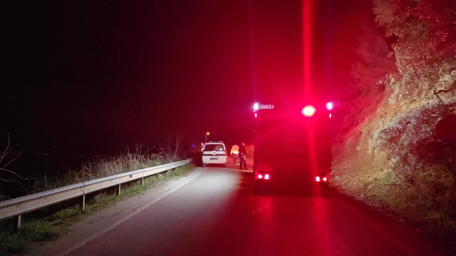 Bursa'da meydana gelen heyelan nedeniyle mahalle yolu ulaşıma kapandı