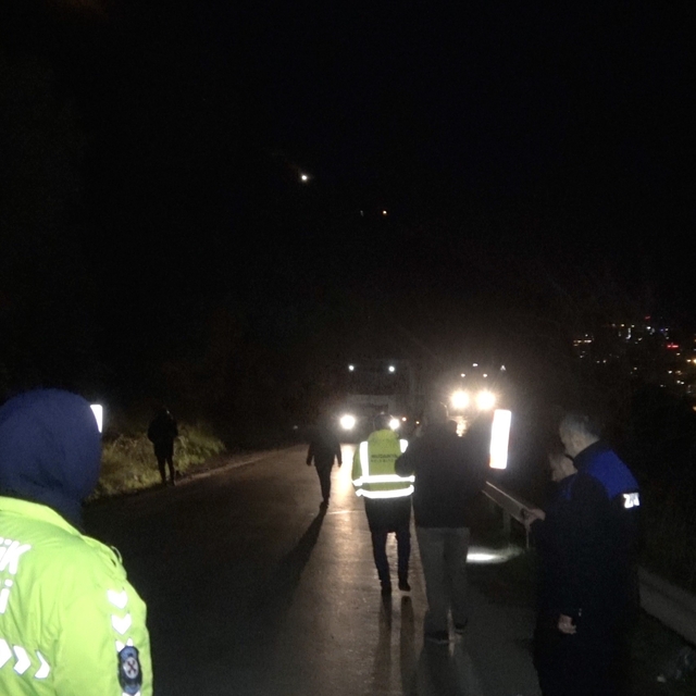 Bursa'da heyelan: Mudanya-Kurşunlu yolu trafiğe kapandı