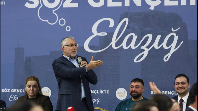 Bakan Işıkhan, Elazığ'da gençlerle sahurda bir araya geldi