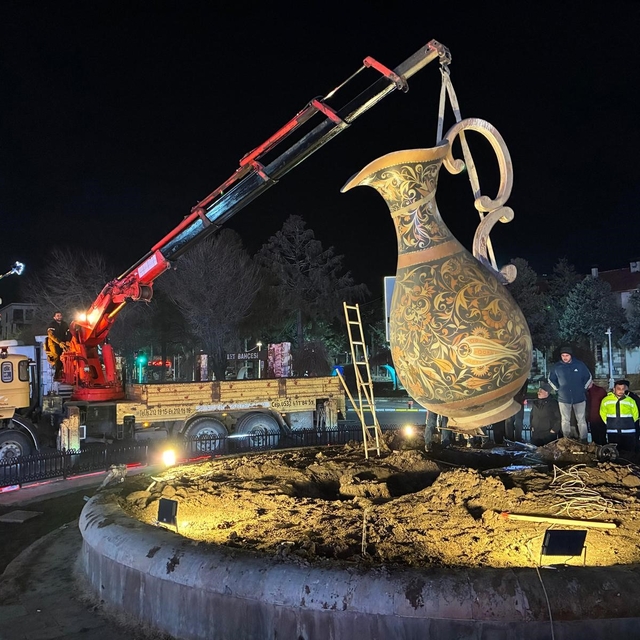 Bakır sürahi geçici olarak yerinden kaldırıldı