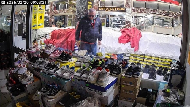 Bir mağazadan mont diğerinden ayakkabı çaldı: O anlar kamerada