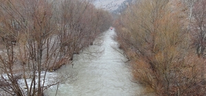 Malatya'da sağanak ve kar yağışı dereleri taşırdı