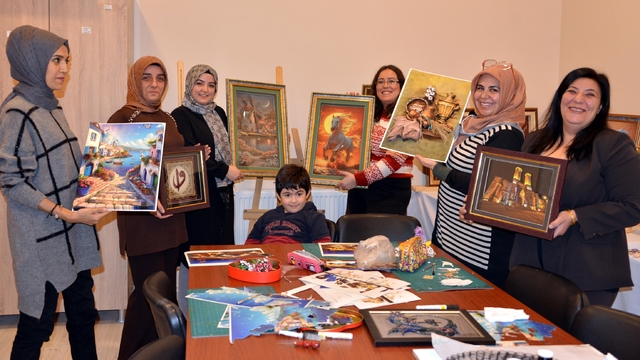 Kursiyerlikten ortaklığa; 20 kadın el sanatları kooperatifi kurdu