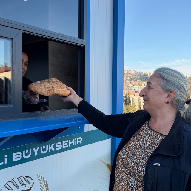 Halk Ekmek'te ağ genişliyor: Günlük üretim 16 bini aştı, Ramazan pidesi 20...