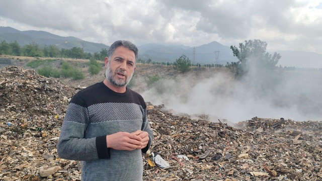 Osmaniye'den Hatay'a taşınan ve içten içe yanan çöplere vatandaşlar çözüm bekliyor